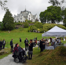 Kongeparet inviterte 300 hordalendinger til hagefest ved Gamlehaugen. Foto: Sven Gj. Gjeruldsen, Det kongelige hoff